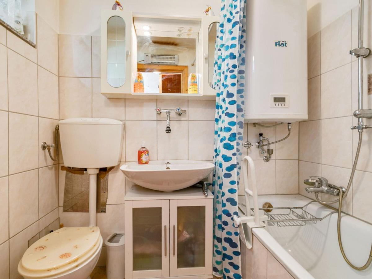 Lively Holiday Home In Wien With Private Garden Kültér fotó