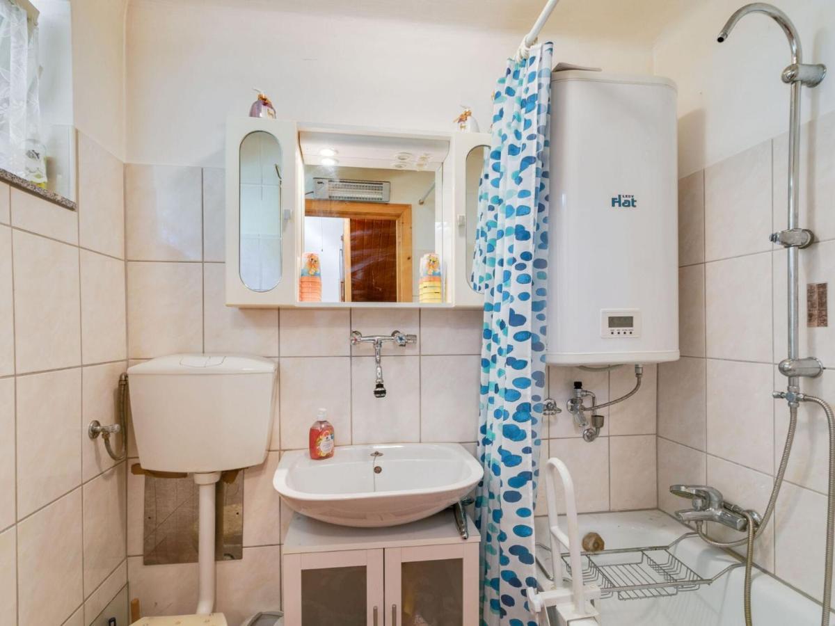 Lively Holiday Home In Wien With Private Garden Kültér fotó